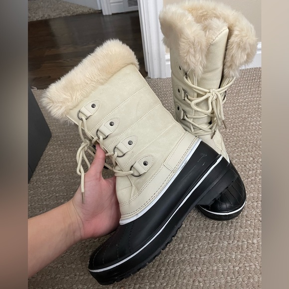 White Winter Boots with Gorgeous Warm Fur - Picture 1 of 5
